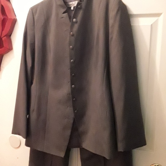 Suit - Picture 2 of 5